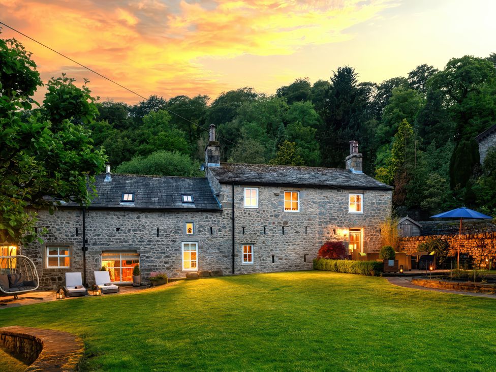 A house with garden and patio at Carrholme Cottage in Settle