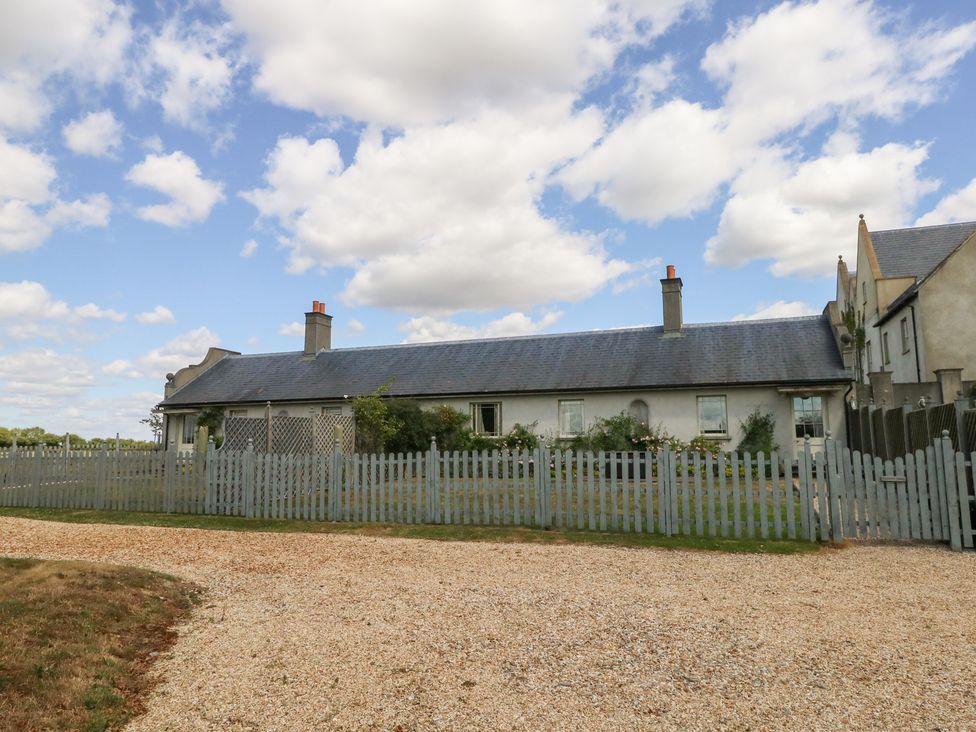 A house with a fenced yard at Mappowder Cottage in Buckland Newton near Dorchester