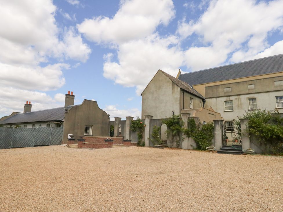 An outdoor space with a house and gravel at Maple Cottage in Buckland Newton near Dorchester