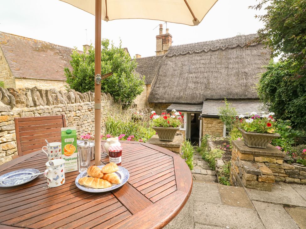 Thatched Cottage - Cotswolds - 988642 - thumbnail photo 23