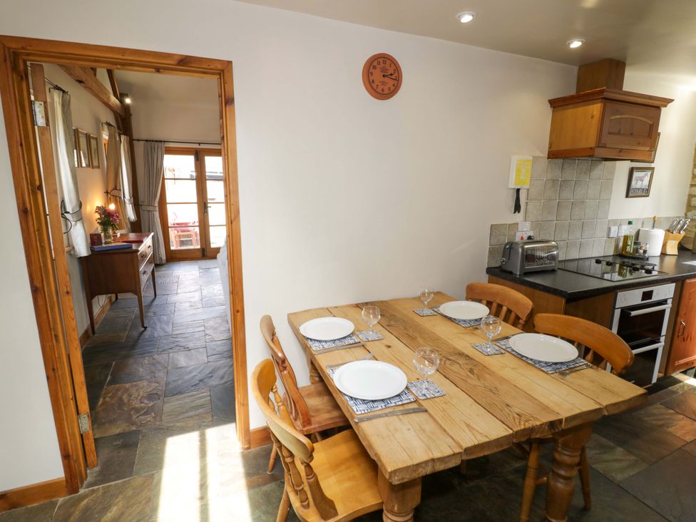 A kitchen with a dining table and chairs in Robbie's Barn Fulready near Stratford-upon-Avon