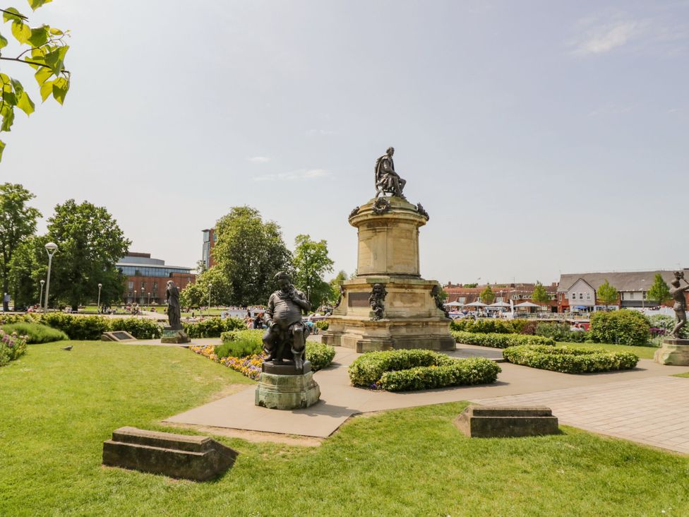 A park with statues and flower beds at Robbie's Barn in Fulready near Stratford-upon-Avon