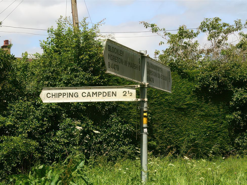 A directional sign pointing to Chipping Campden and other locations in Chipping Campden