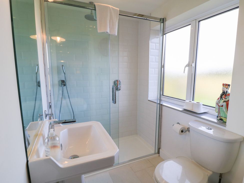 A bathroom with a shower and sink at Fairview Cottage Milton-Under-Wychwood