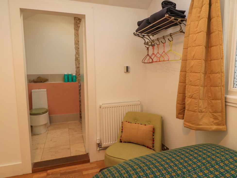 A bathroom with a toilet and towel storage at The Linhay in Little Coxwell near Faringdon