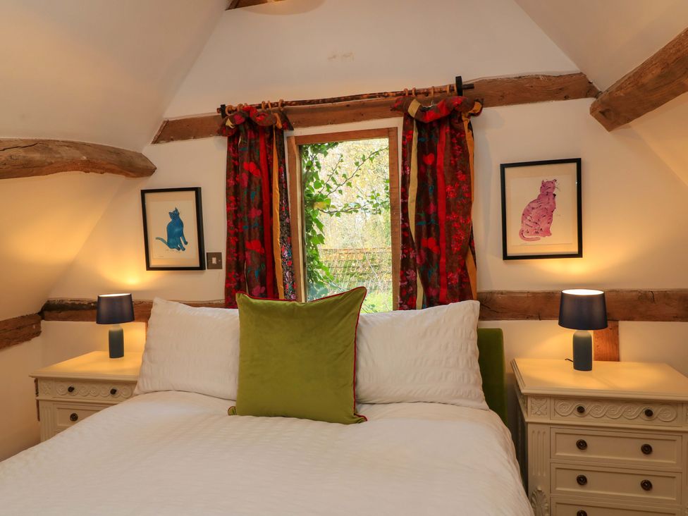 A bedroom with a bed and bedside tables at The Linhay Little Coxwell near Faringdon