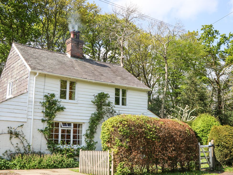 Gun Hill Cottage - Kent & Sussex - 988889 - thumbnail photo 1