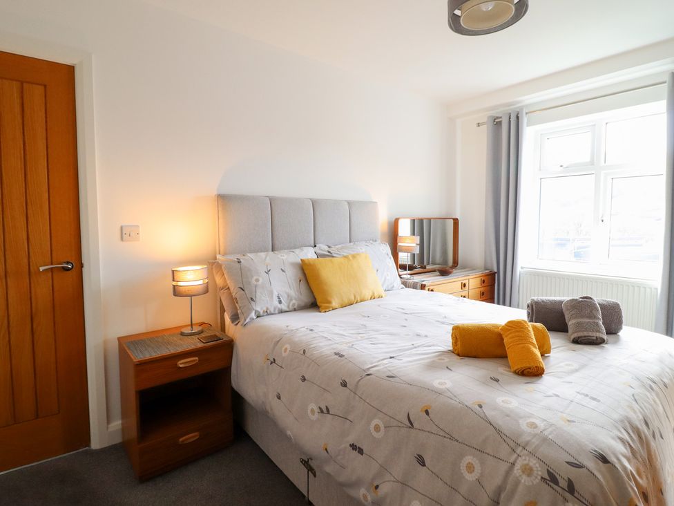 A bedroom with a bed and nightstand at Arnant in Dolgellau