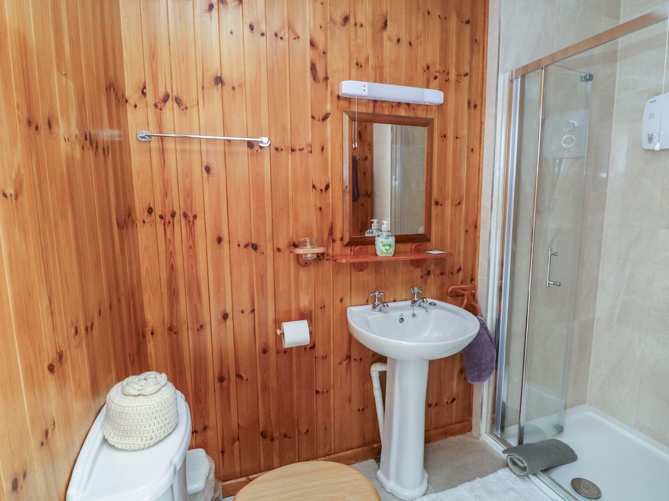 A bathroom with shower, sink and toilet at Cairbre House in Dungarvan, County Waterford