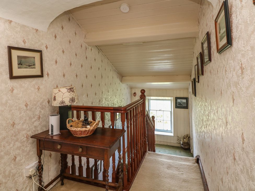 A hallway with a table and lamp at Cairbre House, Dungarvan, County Waterford