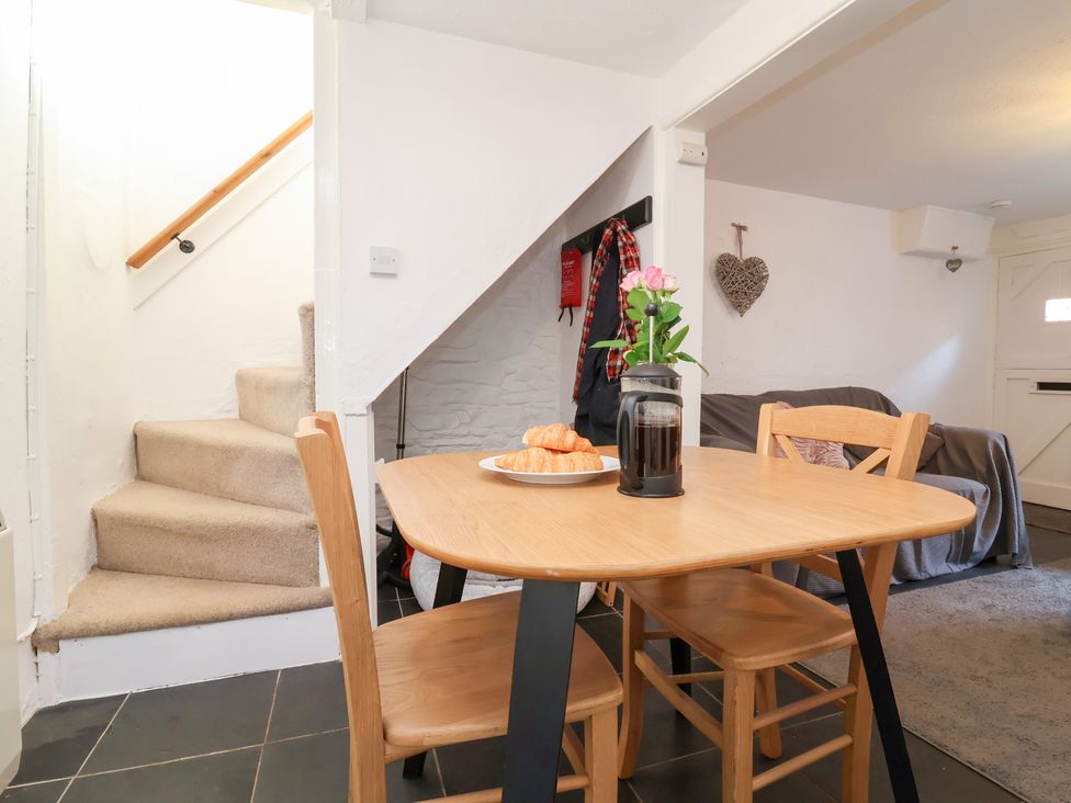 A dining area with a table and chairs at Willets Cottage in Appledore