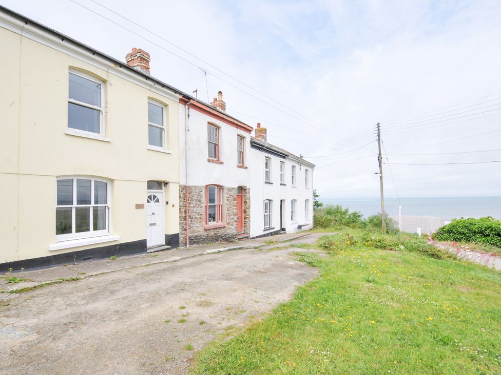 A row of houses with a road in front at Cecily Cottage Westward Ho!