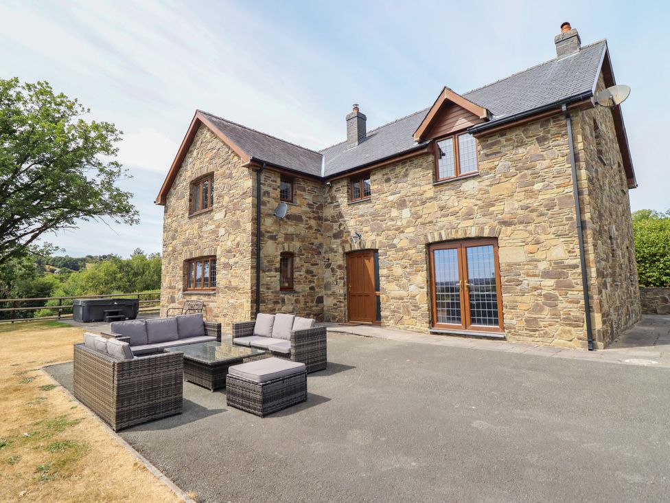 A house with seating area and table at Ty Berllan in Caersws