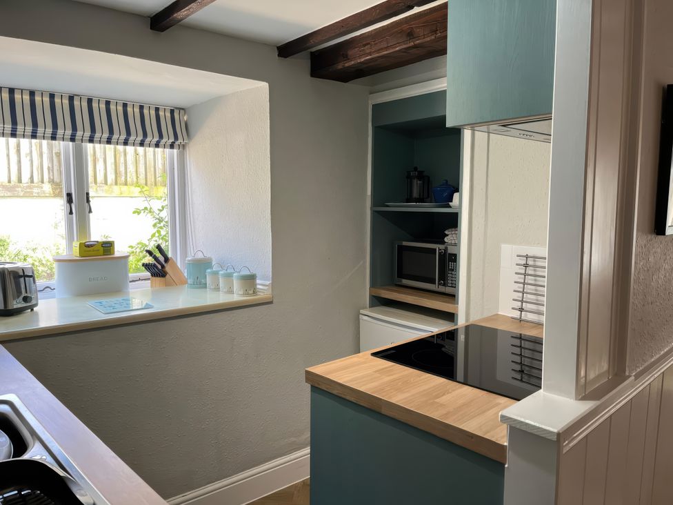 A kitchen with a microwave and toaster at Little Ivy in West Lulworth