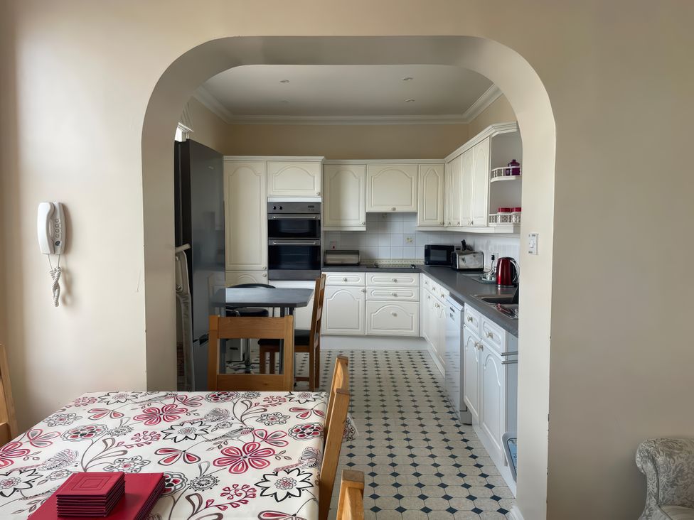 A kitchen with cabinets and appliances at Mutiny House in Brewers Quay Harbour