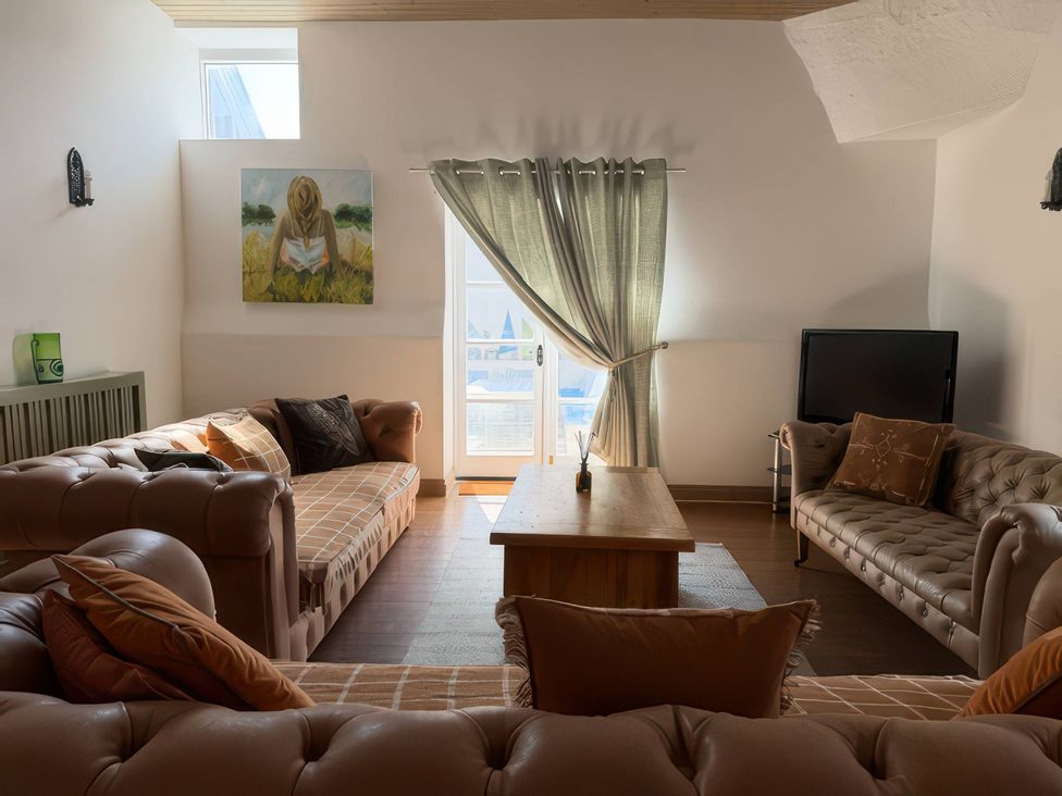 A living room with sofas and a table at The Oast House in Brewers Quay Harbour