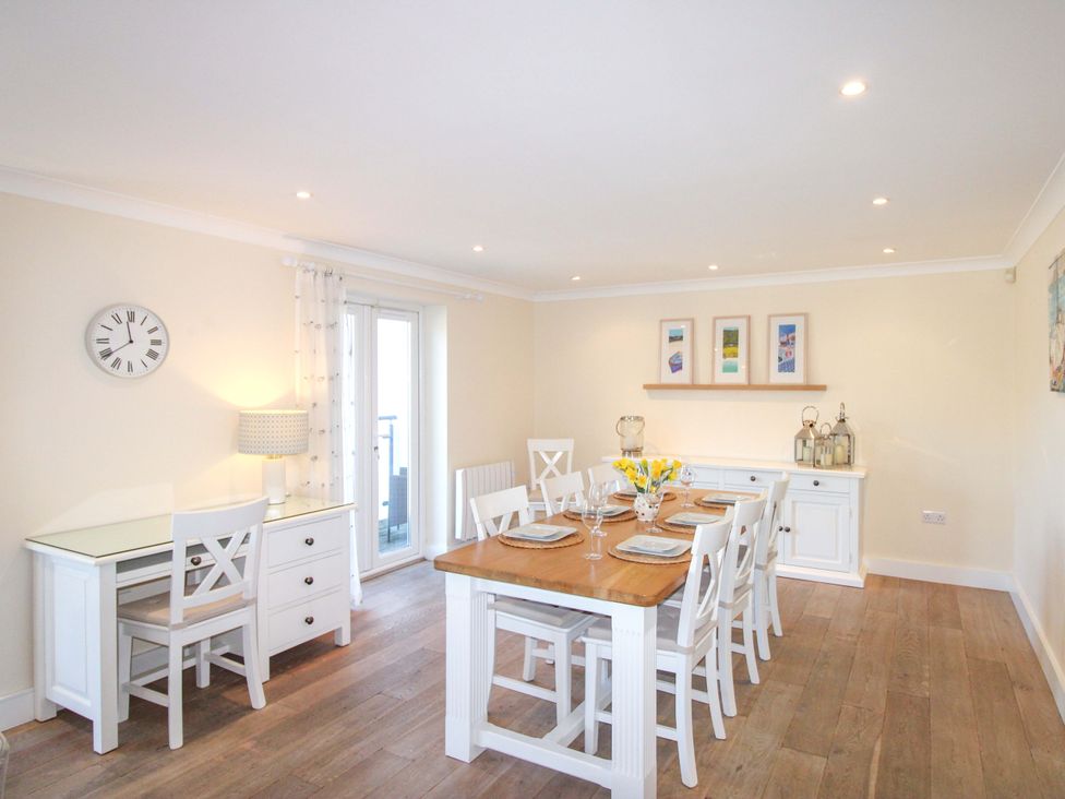 A dining room with a table and chairs at 4 Bolt Head in Salcombe