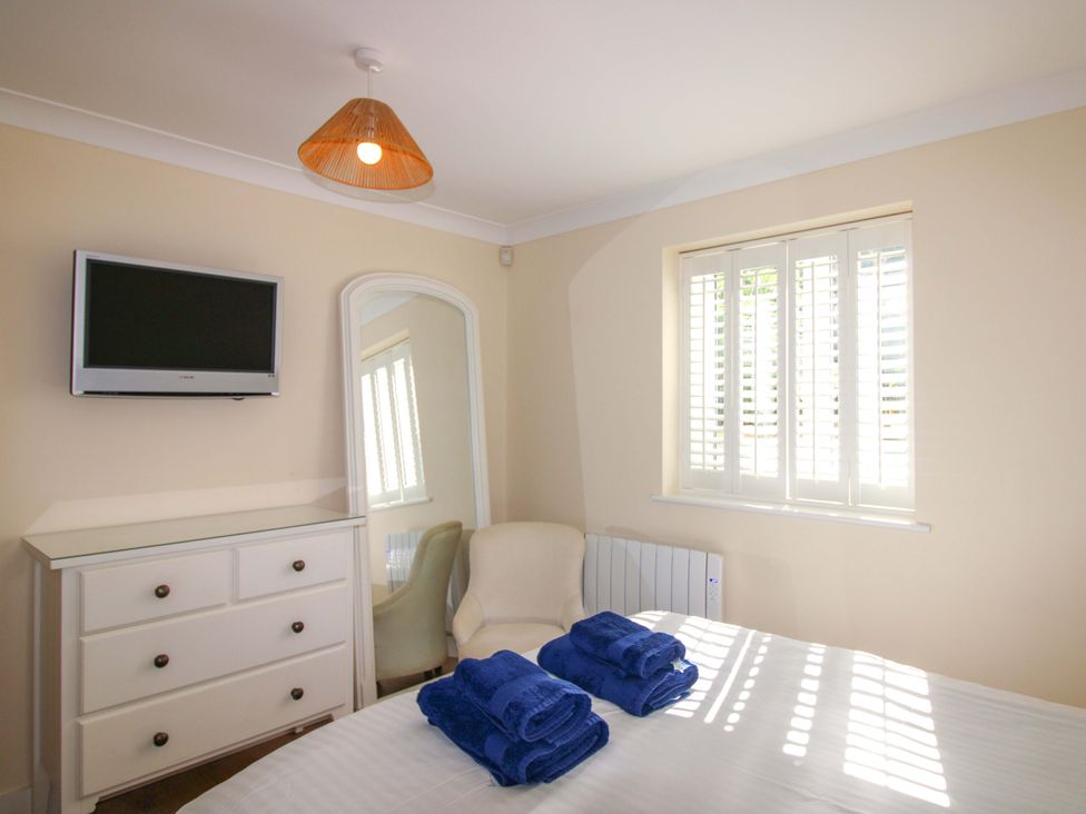 A bedroom with towels on the bed at 4 Bolt Head in Salcombe