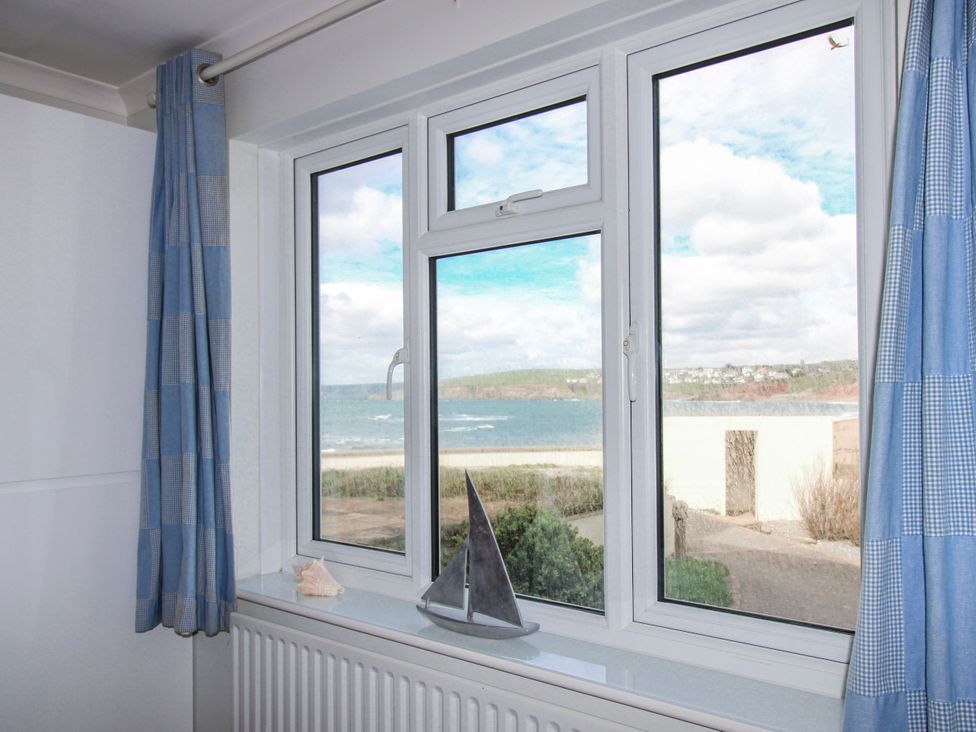 A living room with a view of the sea at 7 Thurlestone Rock in Thurlestone