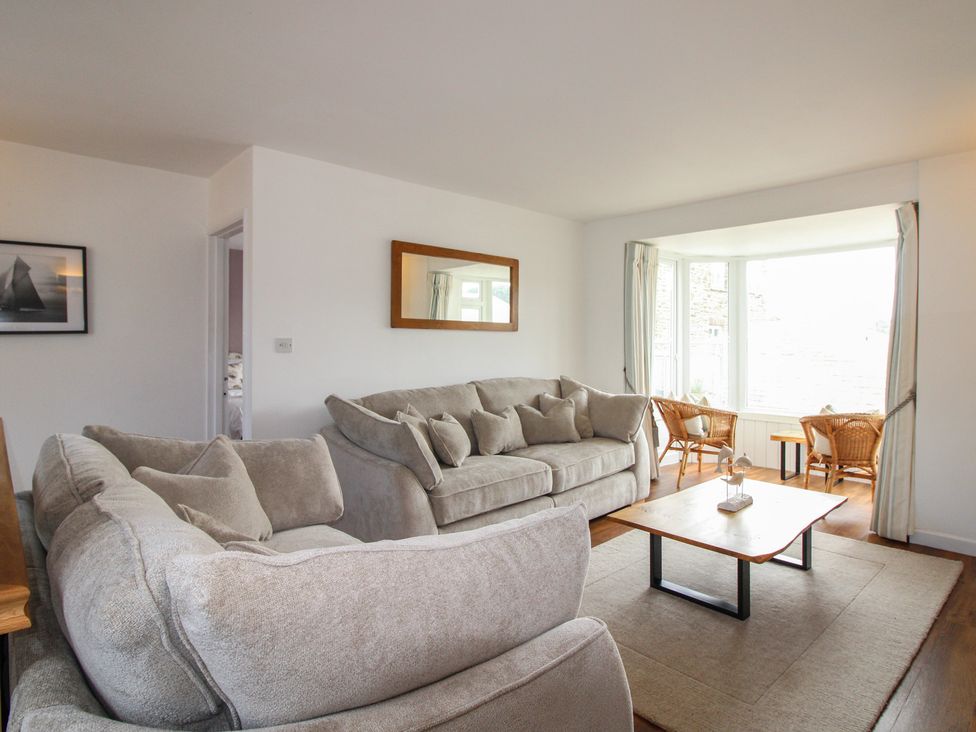 A living room with sofas and a coffee table at Seagulls in Salcombe