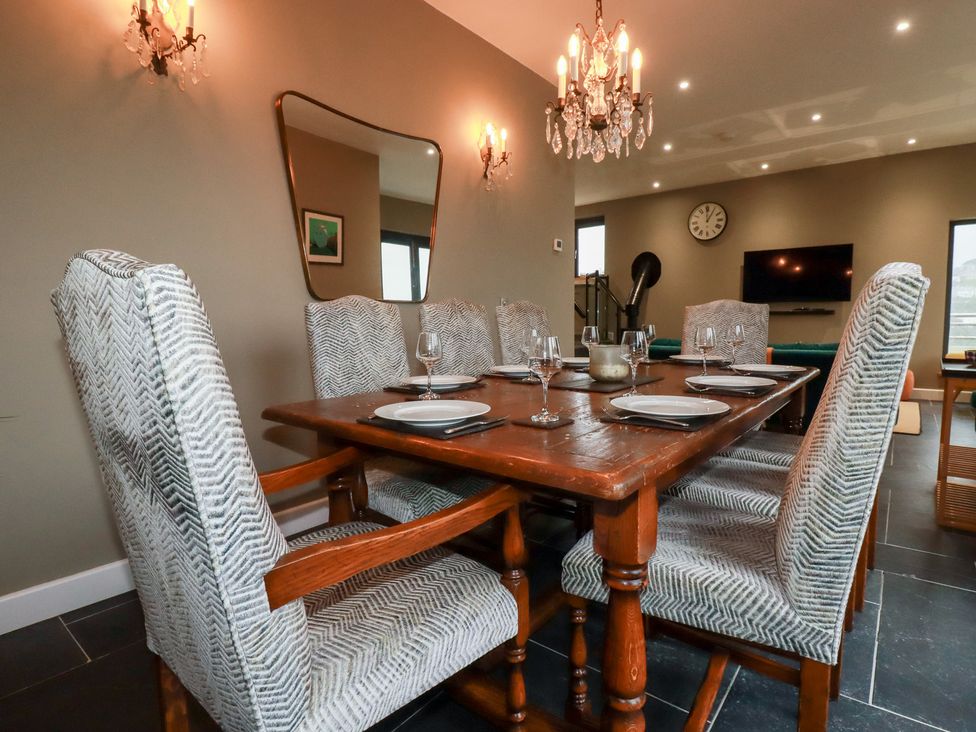 A dining room with a table and chairs at Postcard Lodge in Polruan
