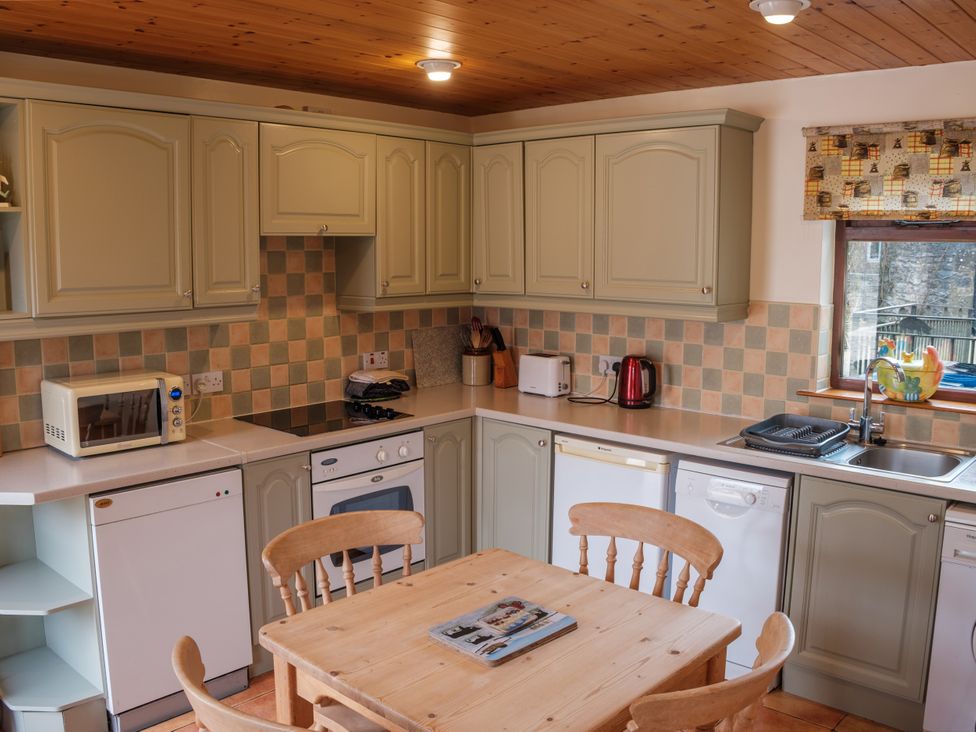 A kitchen with cabinets and appliances at Shires Rest in Hartington