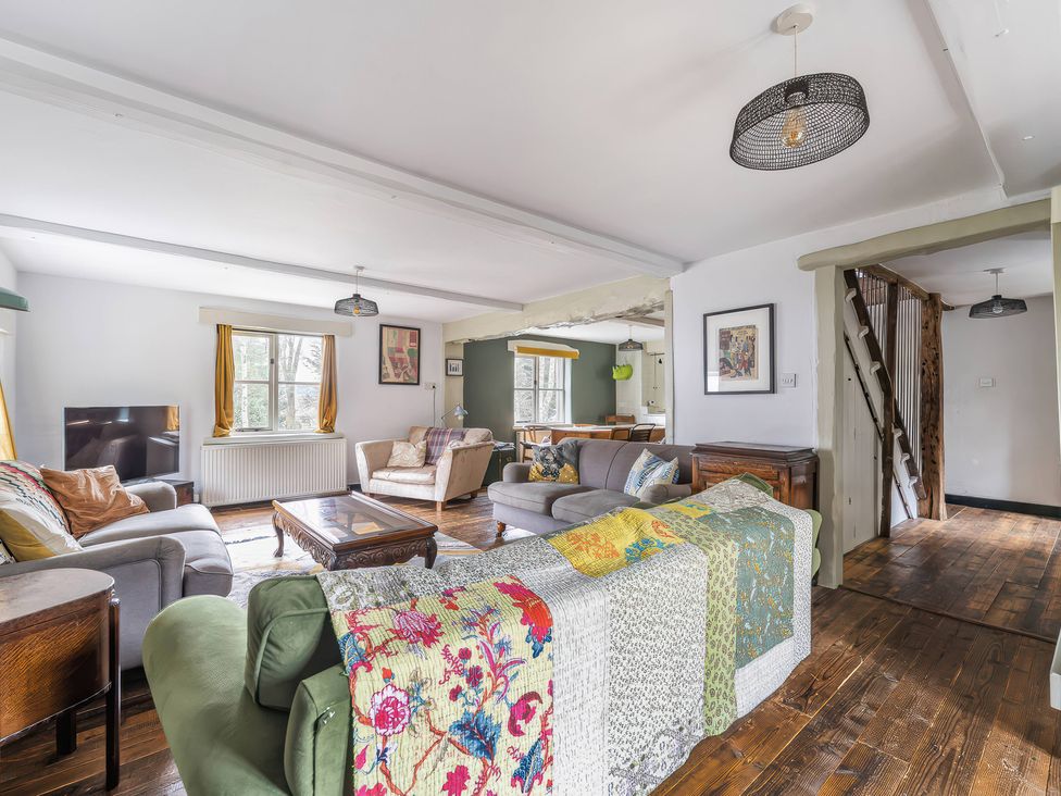 A living room with a sofa and coffee table at Spring Park Farmhouse in Launceston
