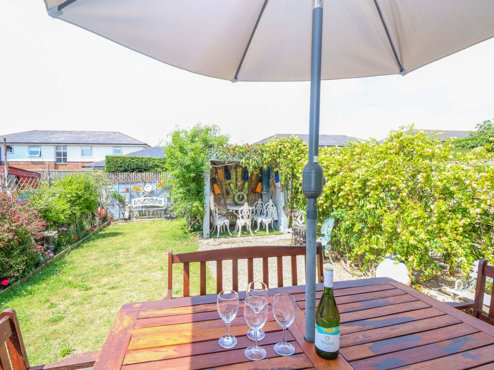 A garden with a table and chairs at 32 Cranleigh Close Tuckton