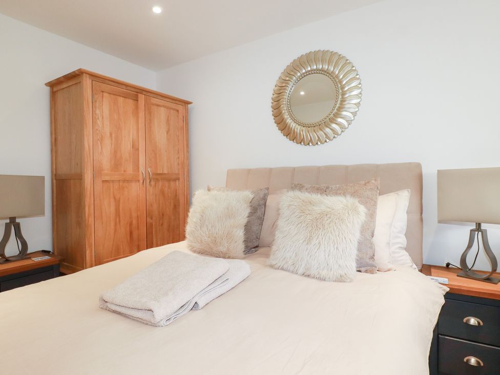 A bedroom with a bed and wardrobe at Apartment no.21 in Newquay
