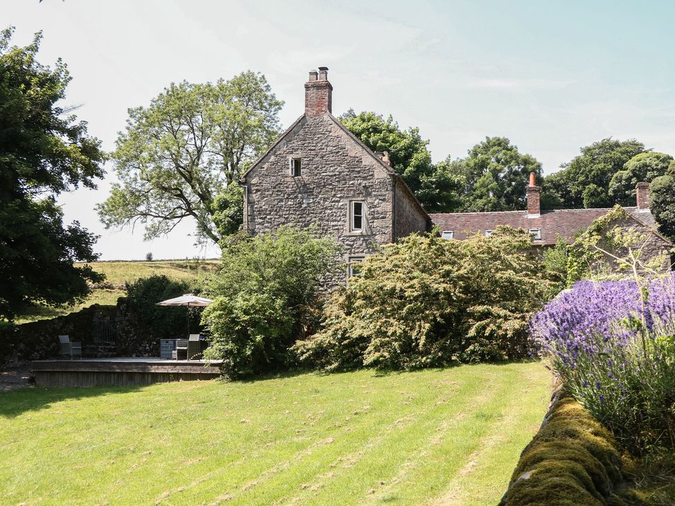 A house with garden and trees at Slade House in Ilam, Staffordshire