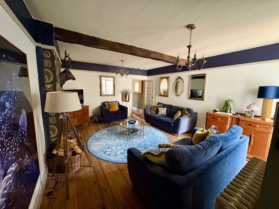 A living room with sofas and a round rug at Liberty House in Ashbourne