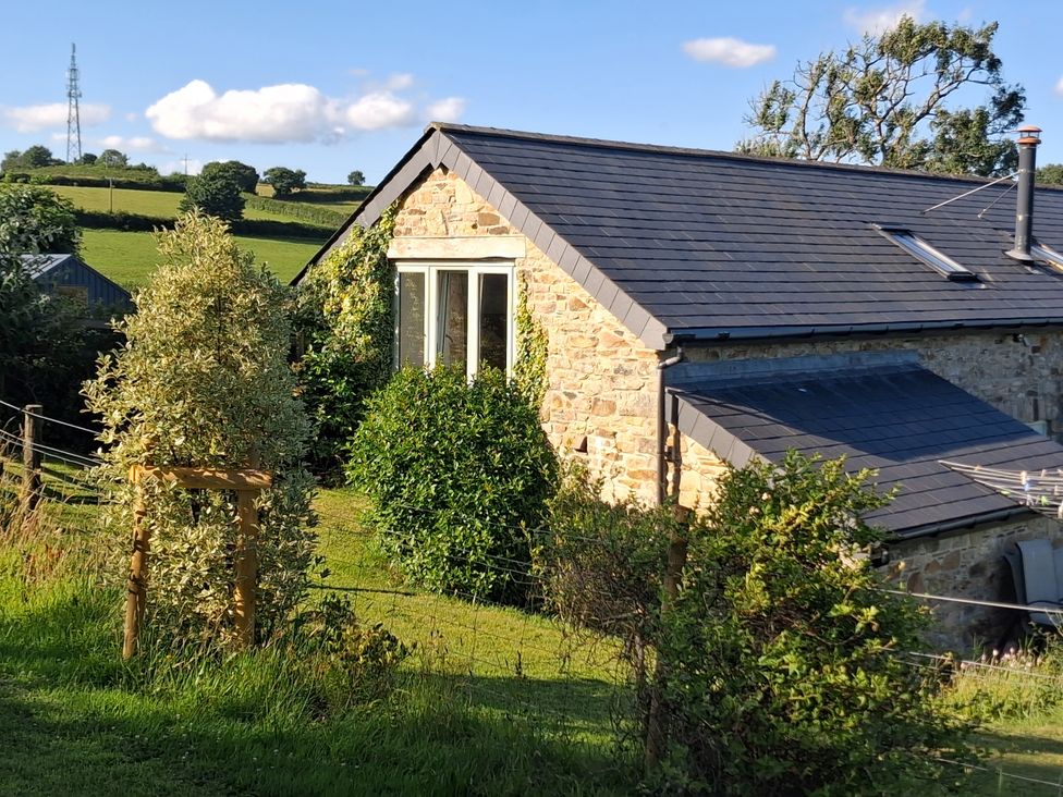 A house exterior with garden and trees at Owl Barn Tavistock